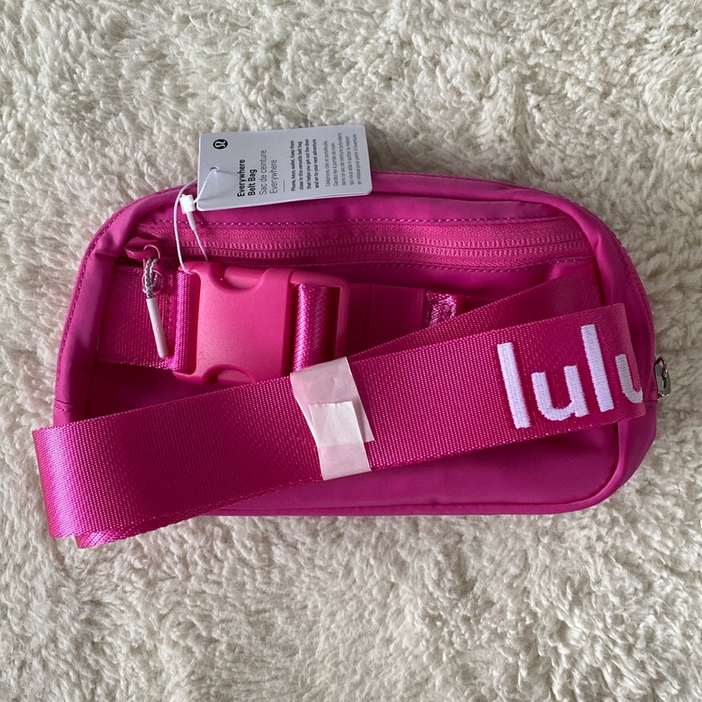 ❤️ Lululemon Everywhere Belt Bag Wordmark Sonic Pink/White NWT